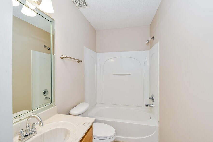 Building Photo - 2670 Pinnacle Dr