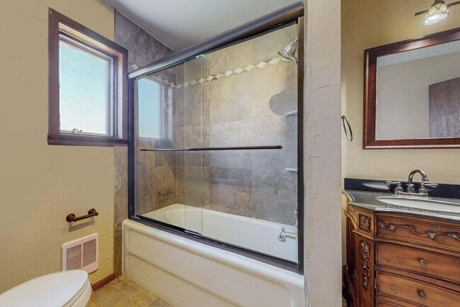 Building Photo - 501 Calle De