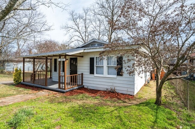 Building Photo - Charming & Fully Renovated Home – Act Fast!