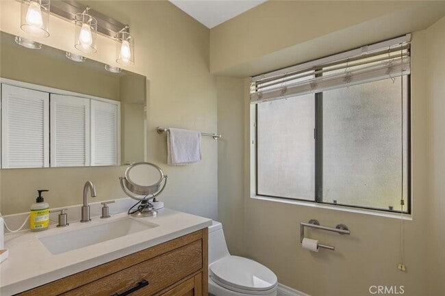 Building Photo - 1158 S Westlake Blvd