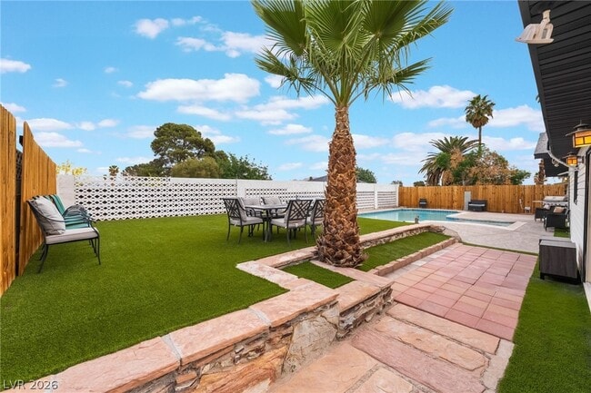 Building Photo - 3992 Chinchilla Ave