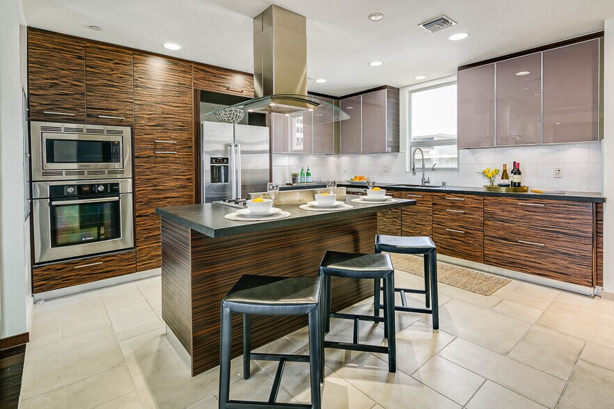 Building Photo - 257 S Hudson Ave