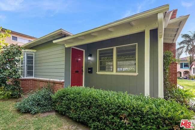 Building Photo - 852 11th St