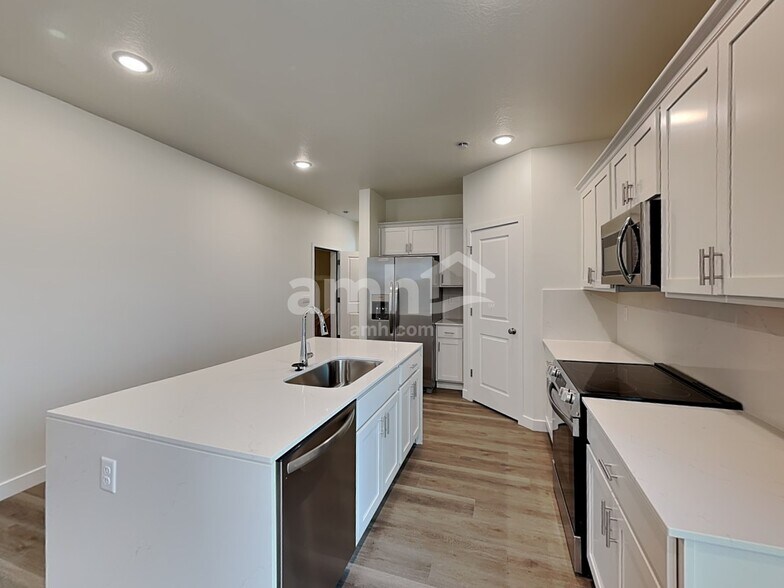 Building Photo - 4692 W Ore Strm Rd