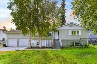 Building Photo - Duplex-Upper Unit in Aurora Subdivision