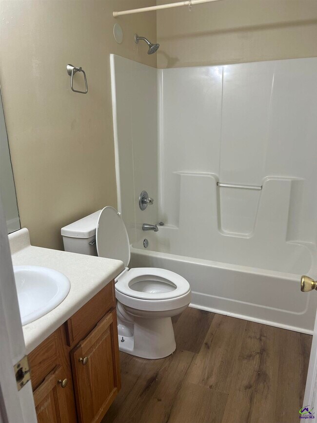 Building Photo - 208 Camelot Pl
