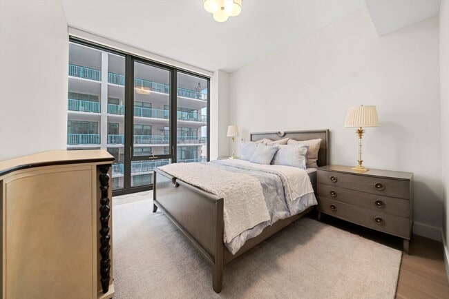 Building Photo - 366 W Superior St