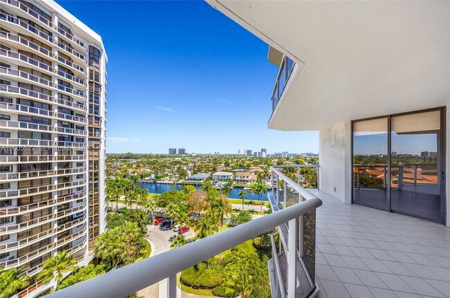 Building Photo - 3610 Yacht Club Dr