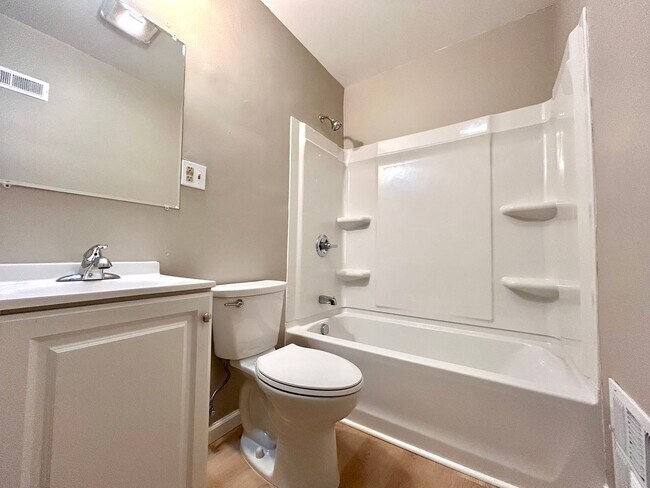 Building Photo - 297 W Larch Ave