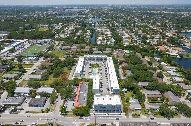 Building Photo - 2505 NE 193rd St