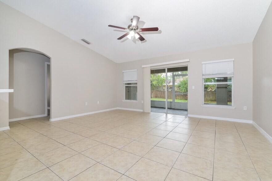 Building Photo - 903 Bonneville Ln