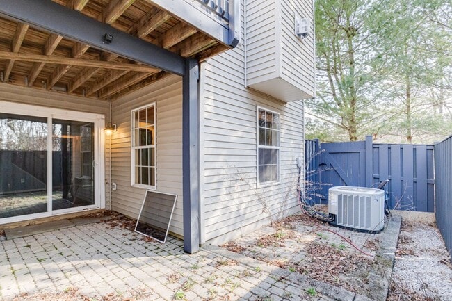 Building Photo - 1730 Bluffs Island Ct