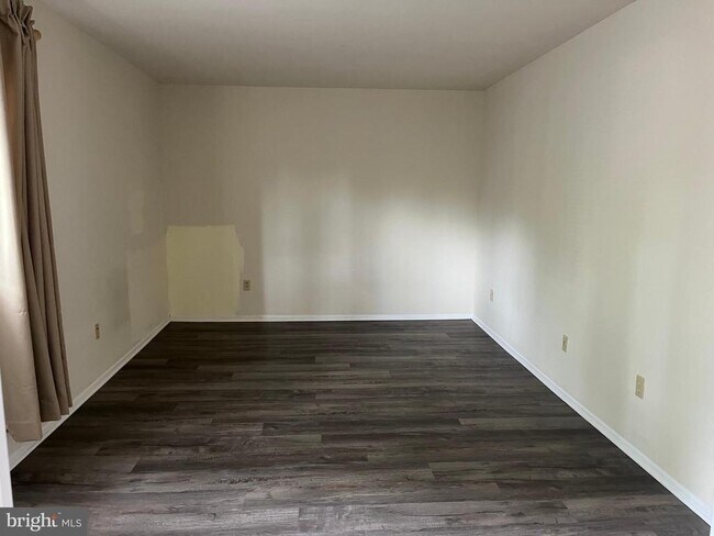 Building Photo - 2044 Royal Fern Ct