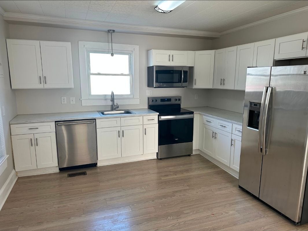 Building Photo - 110 S Valley St