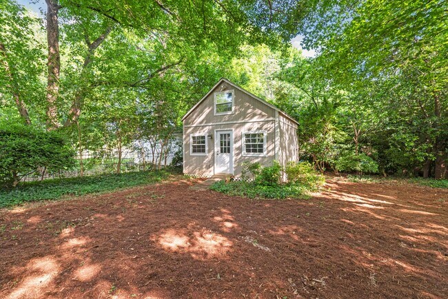 Building Photo - Beautiful Brick Ranch in Oakhurst!