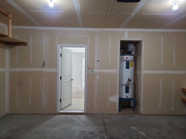 Building Photo - House with Garage & All Appliances