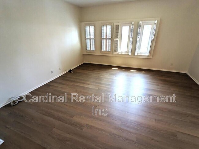 Building Photo - 960 San Pasqual St