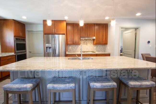 Building Photo - 501 Delaware Ave