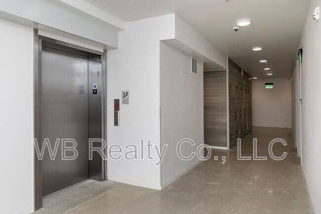 Building Photo - 315 5th St
