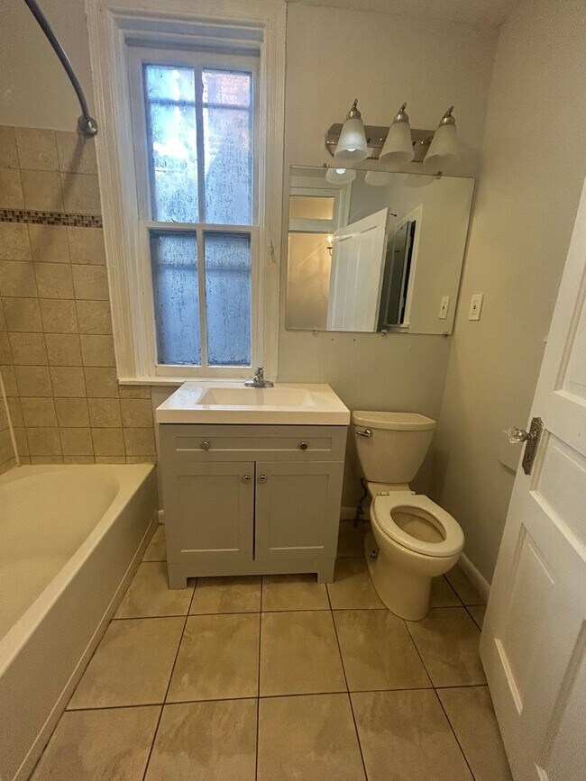 Building Photo - 222 Harris St