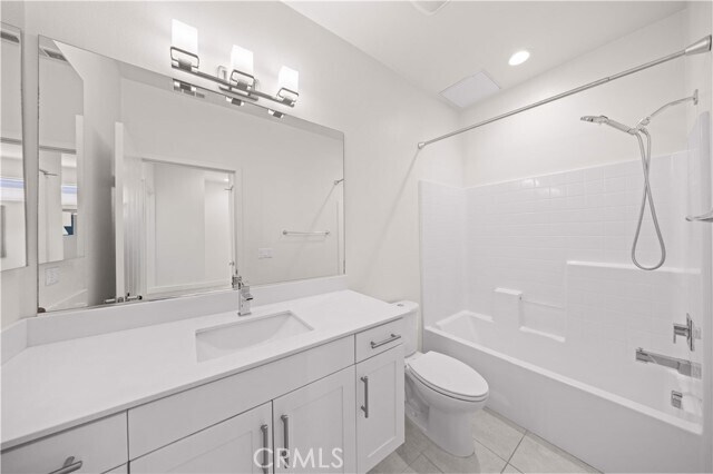 Building Photo - 645 W 17th St