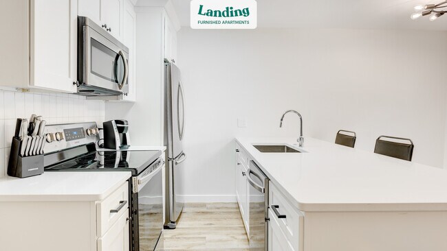 Building Photo - 425 N Rosemont Ave