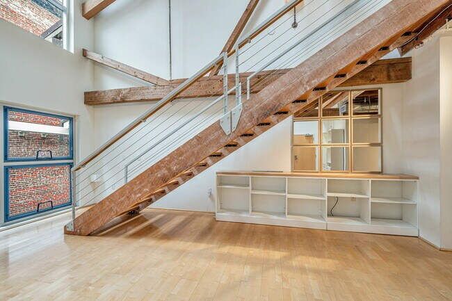 Building Photo - 650 Delancey St