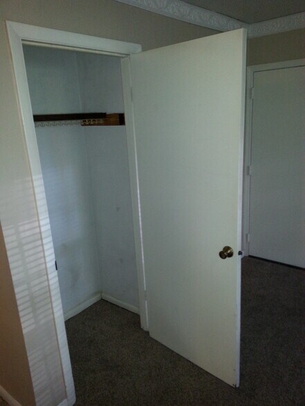 LR closet - 102 Braden Ct