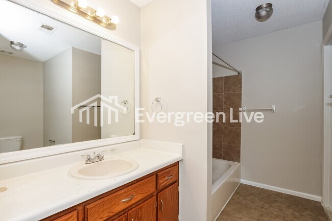 Building Photo - 3946 Chelsea Hill Dr