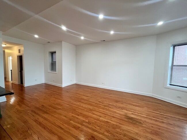 Building Photo - 5172 S Michigan Ave