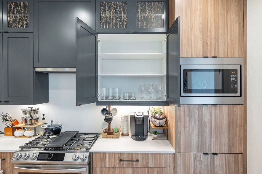 Building Photo - 34 W Cremona St