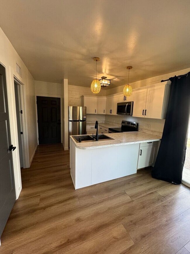 Building Photo - 205 W 25th St