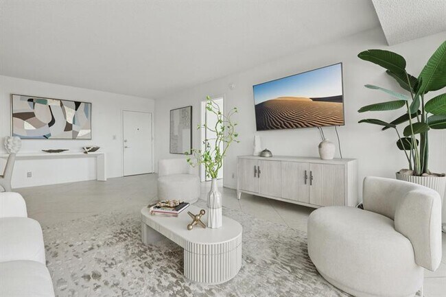 Building Photo - 2701 N Ocean Blvd