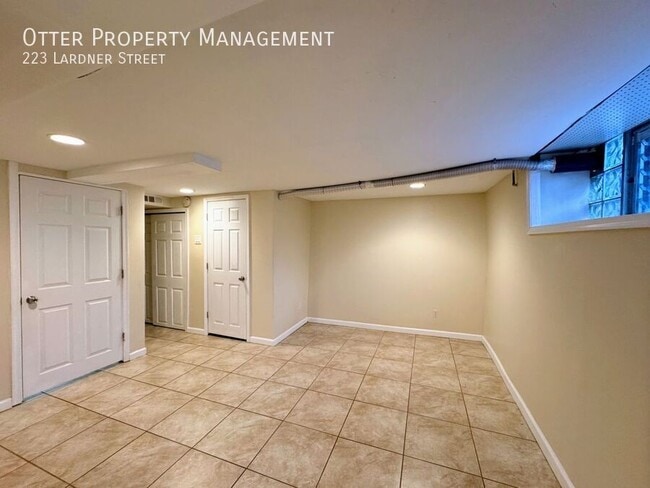 Building Photo - 223 Lardner St