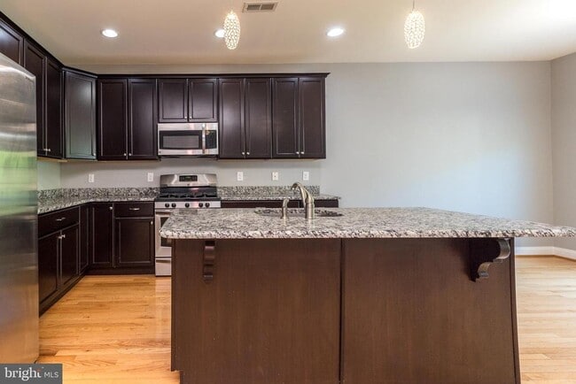 Building Photo - 3216 Brookside Dr