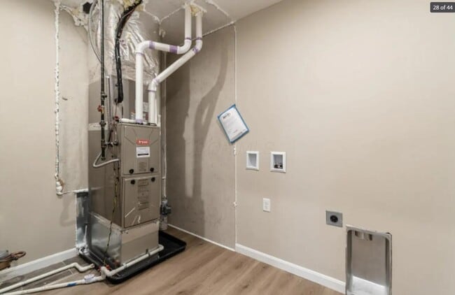 Building Photo - 4859 Amber Xing Dr