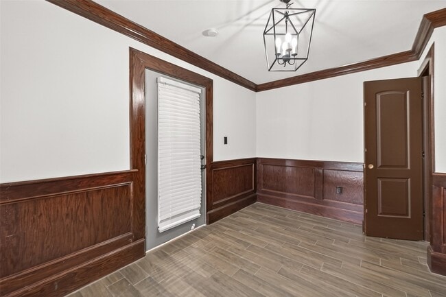 Building Photo - 10054 Cedardale Dr