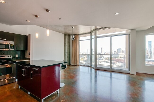 Building Photo - 600 12th Ave S