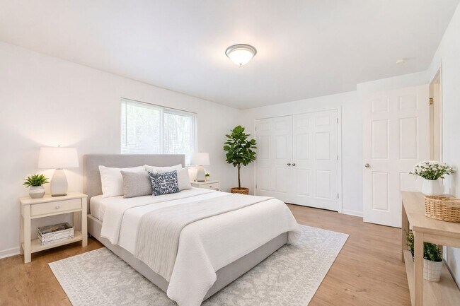 Building Photo - Avail July 1: 2BR Apt in Crafton, 1 Off Street Parking, AC, W/D included, Quartz Countertops, DW,...
