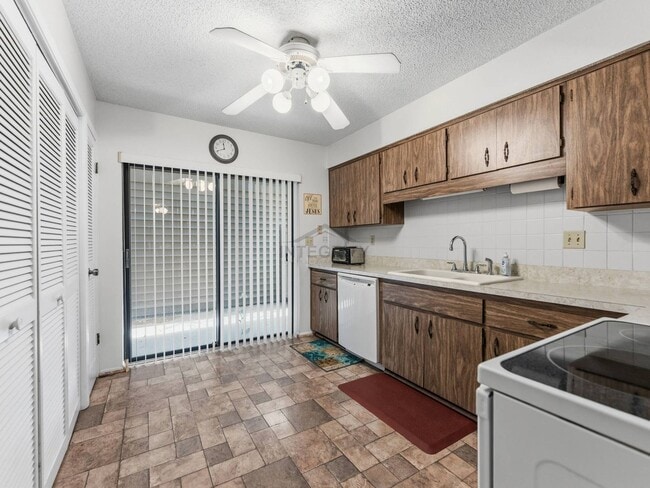 Building Photo - 8305 Sand Wedge Cir