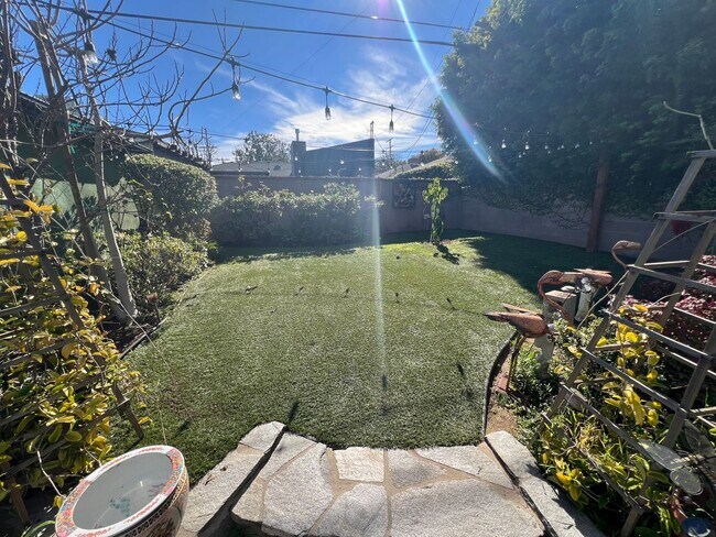 Building Photo - Comfort Meets Style in This Updated Kentwood Home