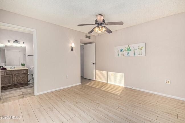 Building Photo - 20014 N Conquistador Dr