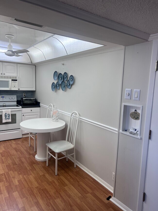 Building Photo - 255 Dolphin Point