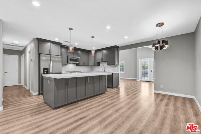 Building Photo - 13964 La Maida St