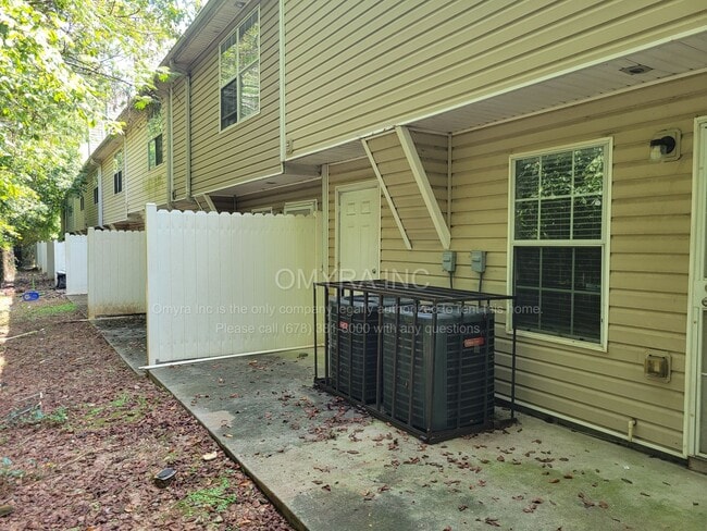 Building Photo - Beautiful 3 Bedroom Townhouse in Decatur!