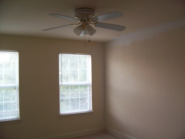 Building Photo - 3 Level Townhome Located in Piney Orchard ...