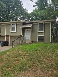 Building Photo - Huge 1/2 Duplex in Olathe