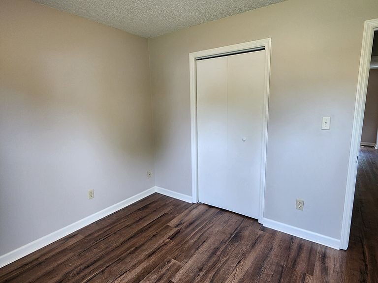 Building Photo - 2036 Merle Ln