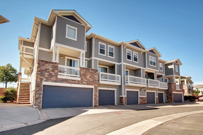 Primary Photo - Parker Stonegate townhome style condo, Des...