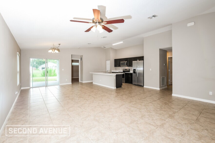 Building Photo - 846 Carnation Ave SE